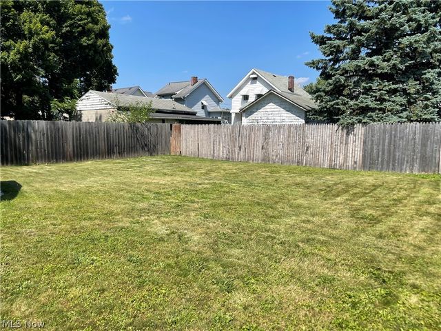 1919 Tonawanda Avenue, Akron, OH 44305