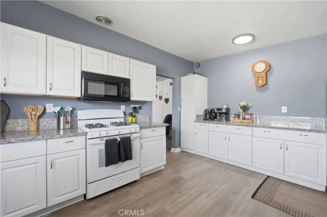 6327 Linda Lee Drive, Yucca Valley, CA 92284