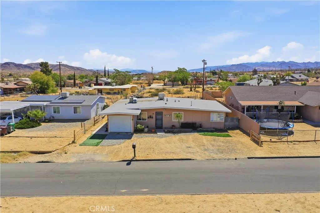 6327 Linda Lee Drive, Yucca Valley, CA 92284