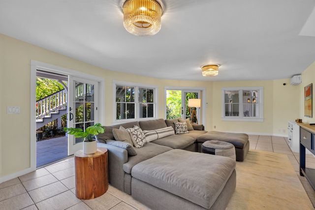 65 N Holokai Rd, Haiku, HI 96708