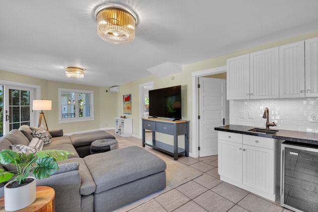 65 N Holokai Rd, Haiku, HI 96708