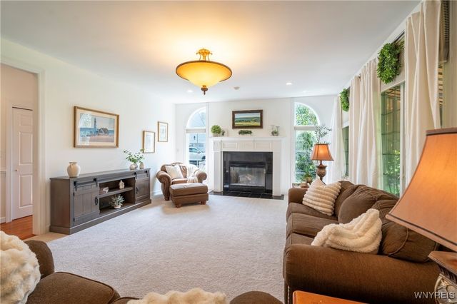 5627 Marthas Vineyard, Clarence, NY 14032