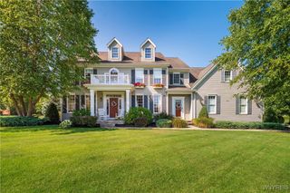 5627 Marthas Vineyard, Clarence, NY 14032