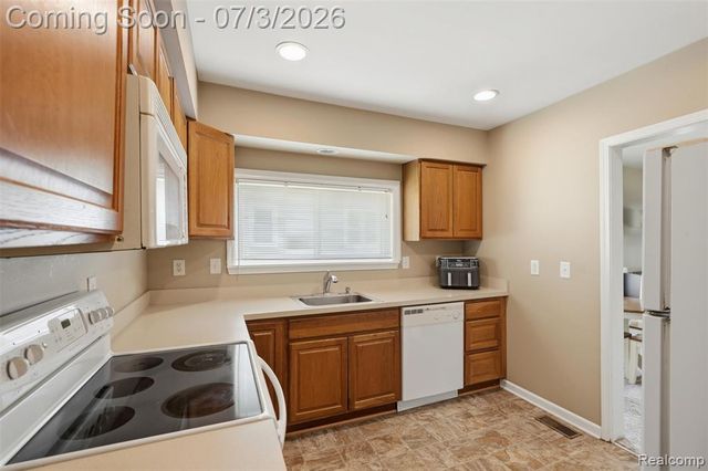 27085 Dartmouth Street, Madison Heights, MI 48071