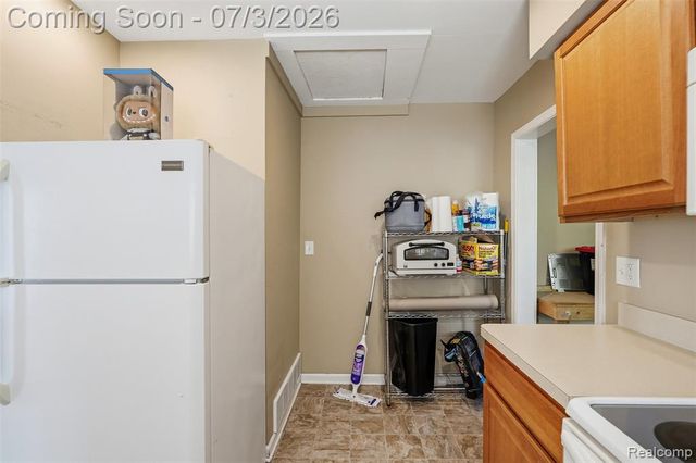 27085 Dartmouth Street, Madison Heights, MI 48071