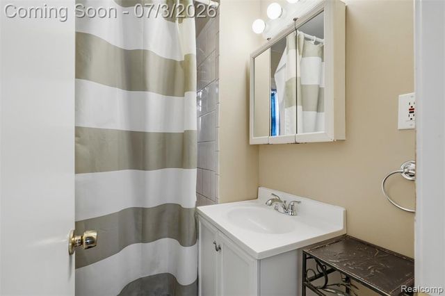 27085 Dartmouth Street, Madison Heights, MI 48071
