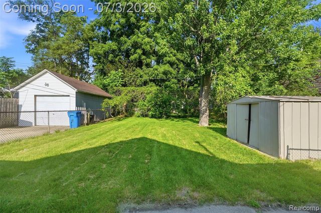 27085 Dartmouth Street, Madison Heights, MI 48071