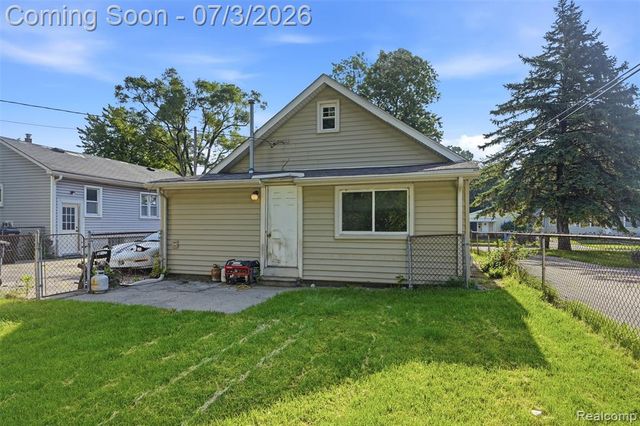 27085 Dartmouth Street, Madison Heights, MI 48071