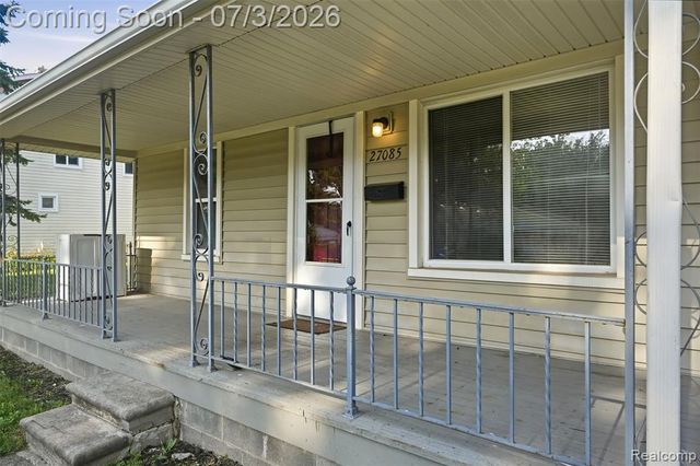 27085 Dartmouth Street, Madison Heights, MI 48071