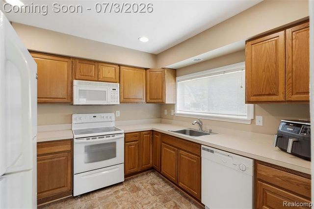 27085 Dartmouth Street, Madison Heights, MI 48071