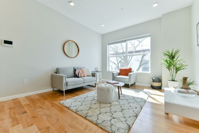 87 Parker St 403, Chelsea, MA 02150