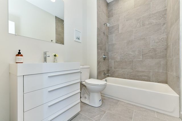 87 Parker St 403, Chelsea, MA 02150