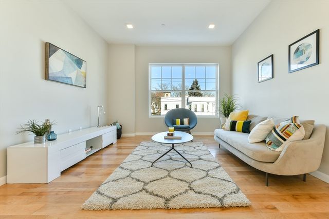 87 Parker St 403, Chelsea, MA 02150