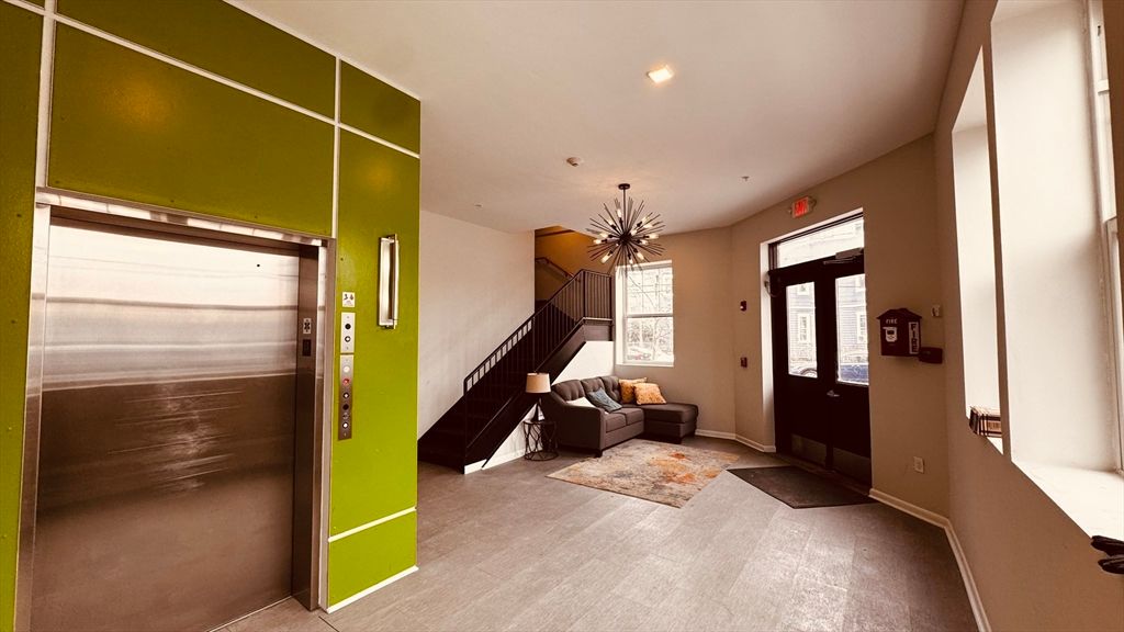 87 Parker St 403, Chelsea, MA 02150