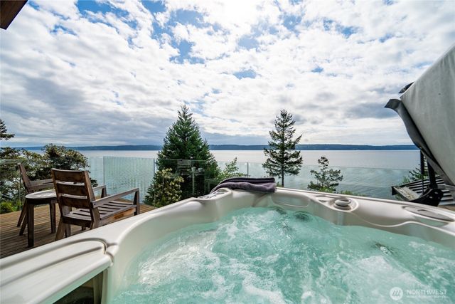 838 Sundown Lane, Camano Island, WA 98282
