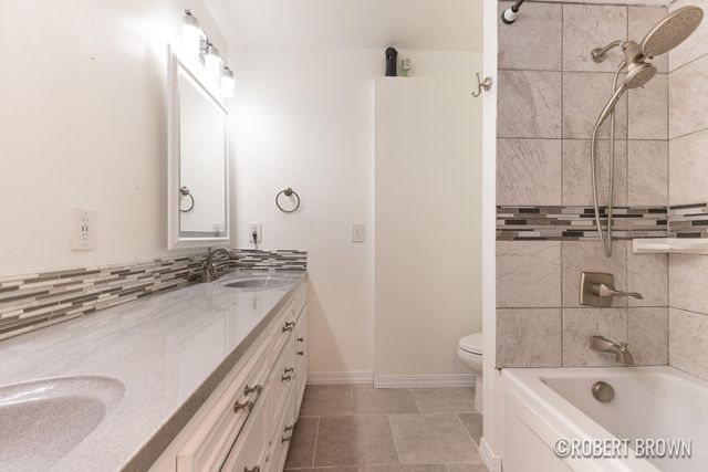 2074 Wolfboro Drive Se, City Of Kentwood, MI 49508