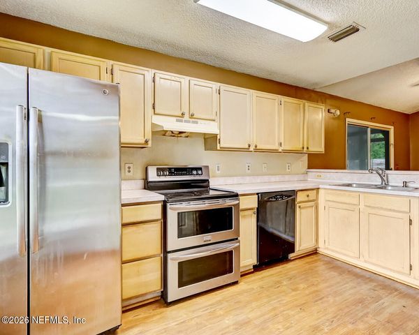 8479 THREE CREEKS Boulevard, Jacksonville, FL 32220