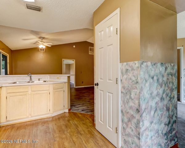 8479 THREE CREEKS Boulevard, Jacksonville, FL 32220