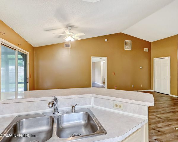 8479 THREE CREEKS Boulevard, Jacksonville, FL 32220