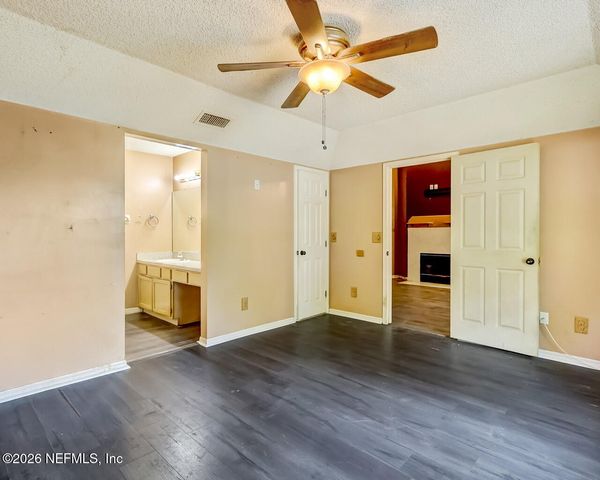 8479 THREE CREEKS Boulevard, Jacksonville, FL 32220