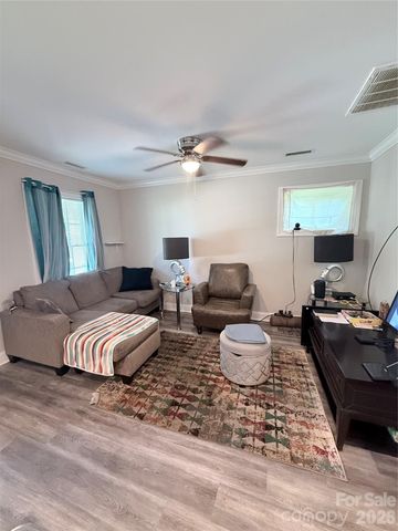 47 14th Street SE, Hickory, NC 28602