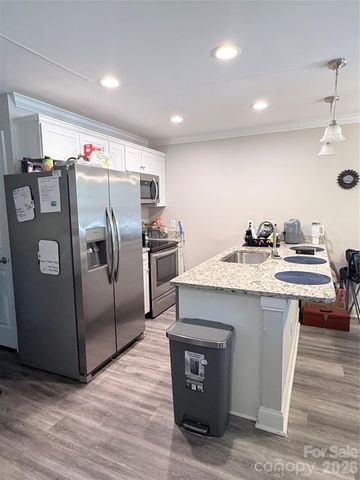47 14th Street SE, Hickory, NC 28602