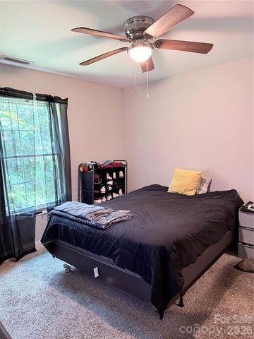 47 14th Street SE, Hickory, NC 28602
