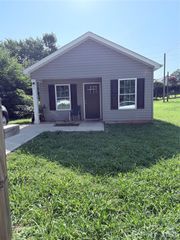 47 14th Street SE, Hickory, NC 28602