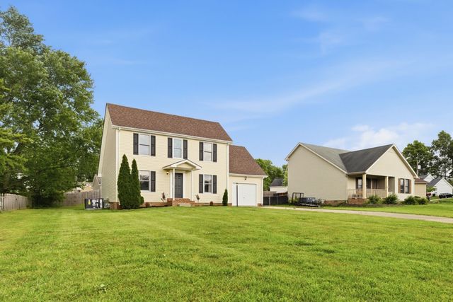 262 Kathleen Ct, Clarksville, TN 37043
