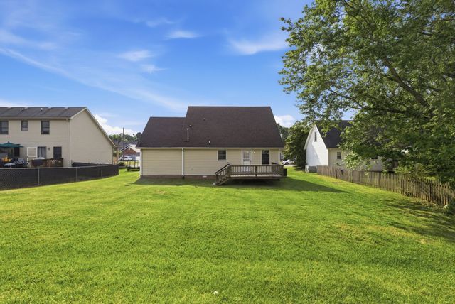 262 Kathleen Ct, Clarksville, TN 37043