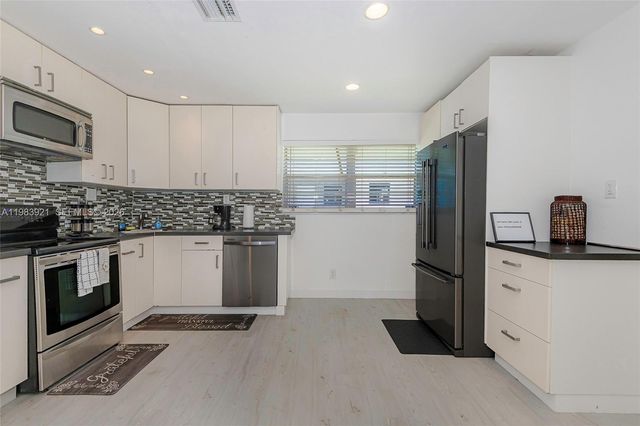 201 Columbus Pkwy, Hollywood, FL 33021