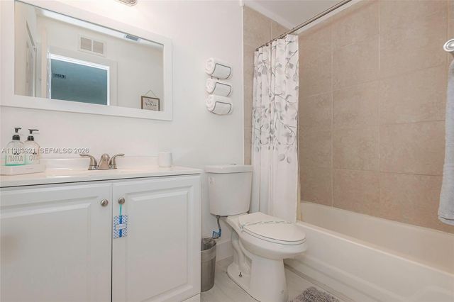 201 Columbus Pkwy, Hollywood, FL 33021