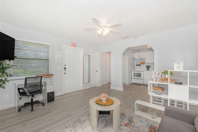 201 Columbus Pkwy, Hollywood, FL 33021