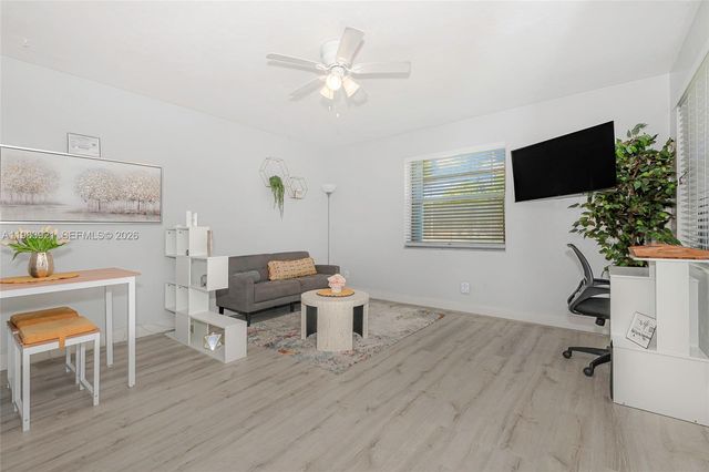 201 Columbus Pkwy, Hollywood, FL 33021