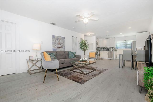 201 Columbus Pkwy, Hollywood, FL 33021