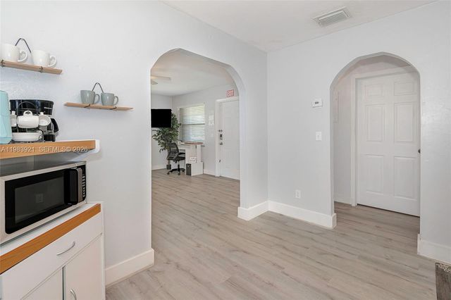 201 Columbus Pkwy, Hollywood, FL 33021