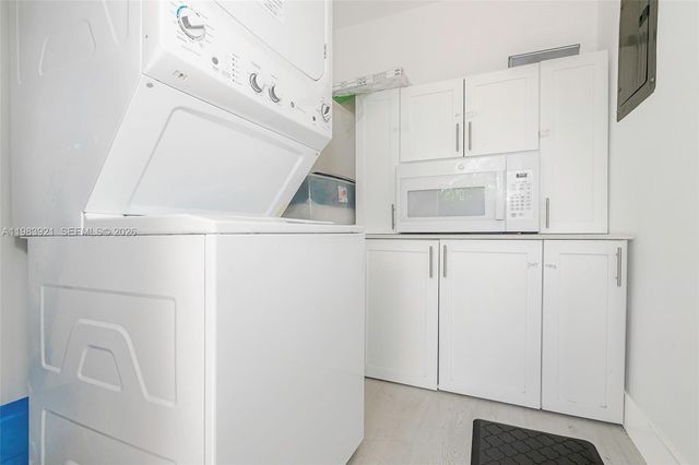 201 Columbus Pkwy, Hollywood, FL 33021