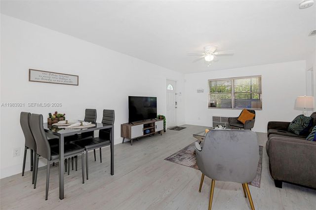 201 Columbus Pkwy, Hollywood, FL 33021