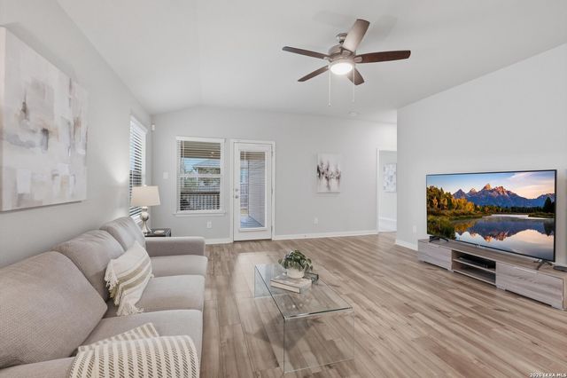 25819 Posey, Boerne, TX 78006