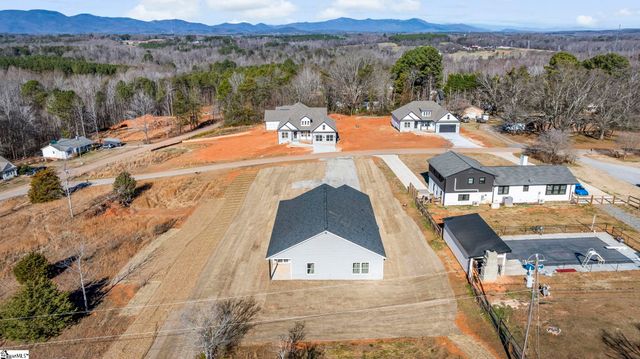 369 Scenic Avenue, Campobello, SC 29322