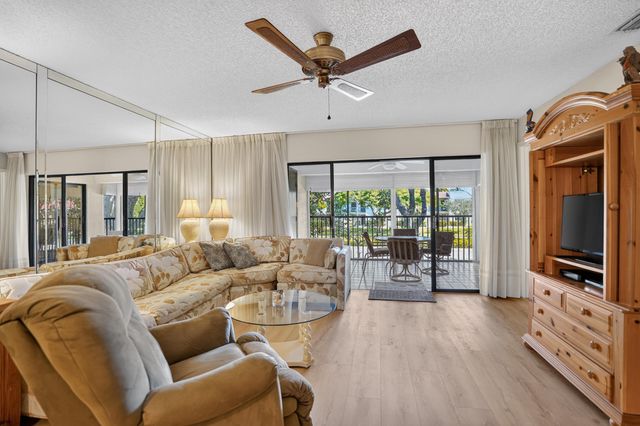 65 PELICAN POINTE Drive 2030, Delray Beach, FL 33483