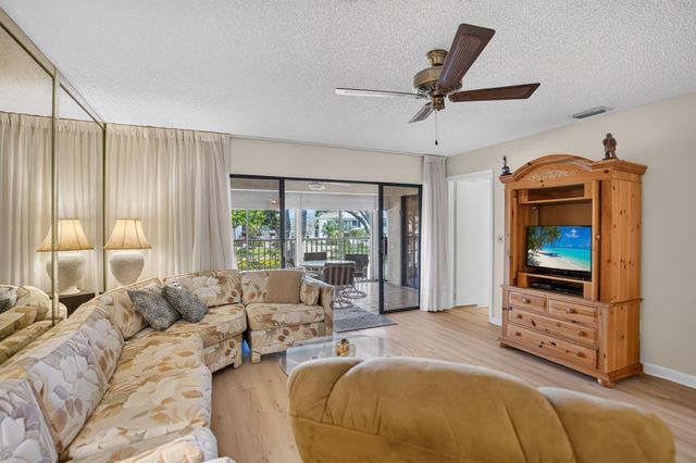 65 PELICAN POINTE Drive 2030, Delray Beach, FL 33483