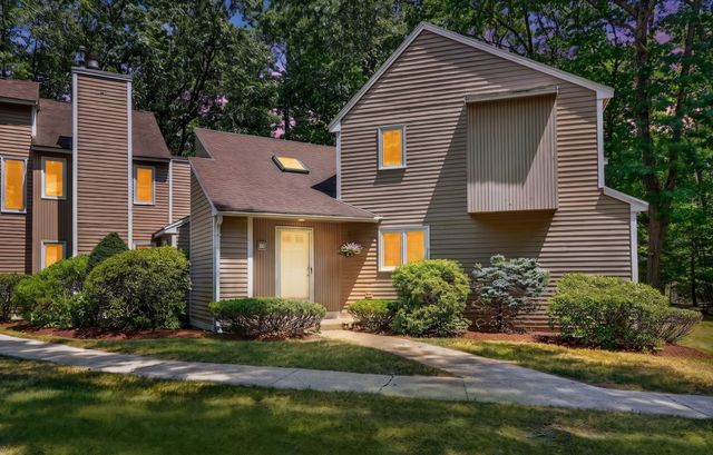 8 Pilgrim Drive A, Westford, MA 01886