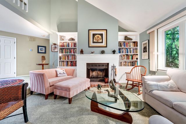 8 Pilgrim Drive A, Westford, MA 01886