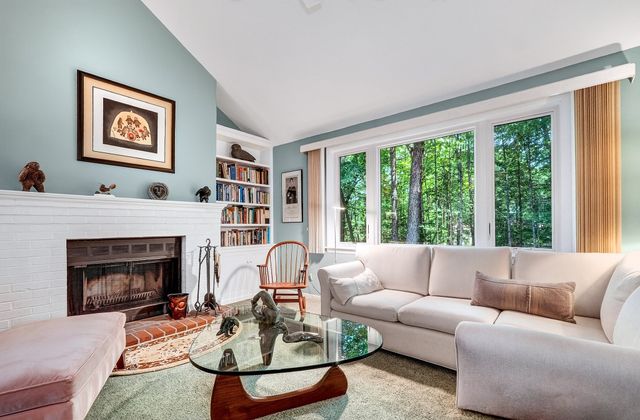 8 Pilgrim Drive A, Westford, MA 01886
