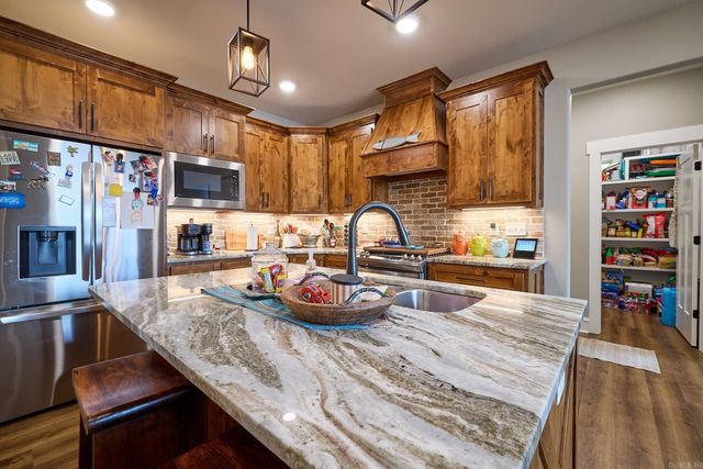16728 Cabes Point Road, Alexander, AR 72002