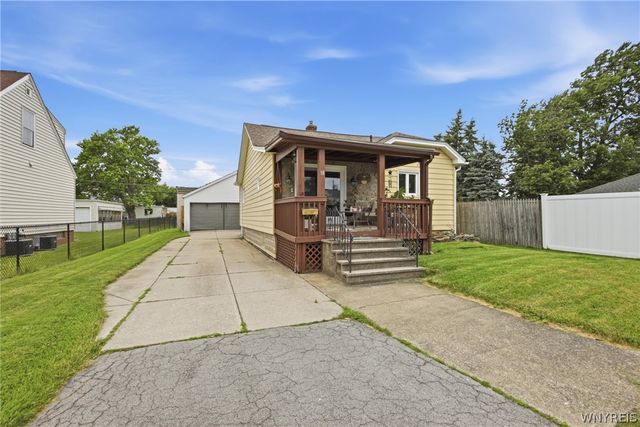 18 Stratford Place, Cheektowaga, NY 14225