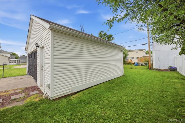 18 Stratford Place, Cheektowaga, NY 14225