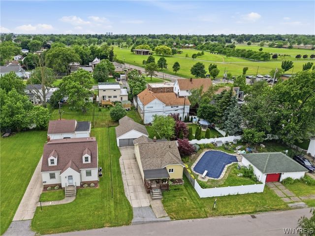 18 Stratford Place, Cheektowaga, NY 14225
