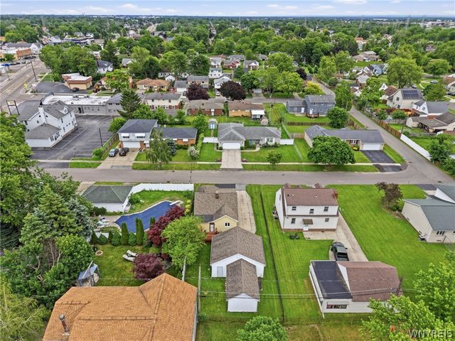 18 Stratford Place, Cheektowaga, NY 14225